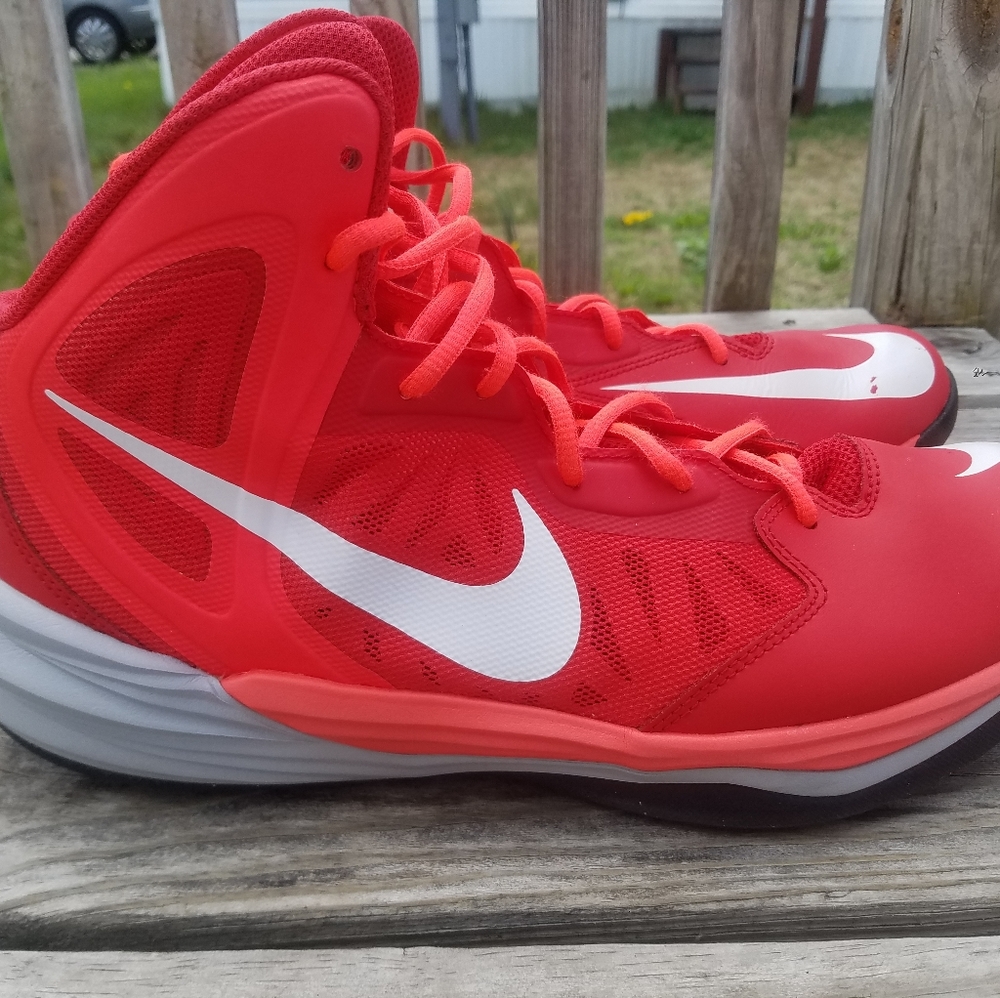Men's Nike shoes ( size 12)